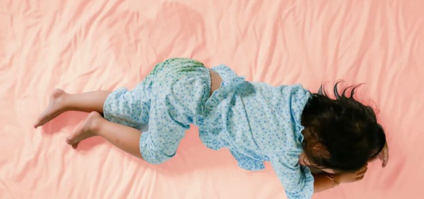 Làm sạch nệm bị dính nước tiểu hiệu quả với cách giặt nệm dính nước tiểu từ Vesinhtoday