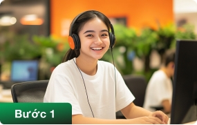 Nhân viên tiếp nhận thông tin từ khách hàng