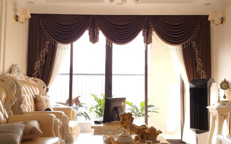 Các yếu tố ảnh hưởng đến giá dịch vụ vệ sinh rèm cửa